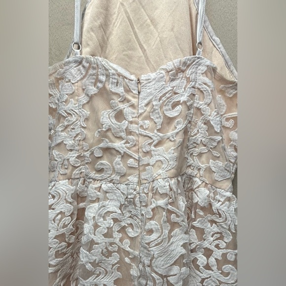 Tobi Embroidered Short fit-and-flare Dress Size Large in gently used condition - Picture 7 of 11